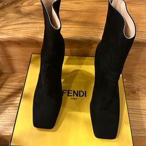 Fendi FFreedom black suede ankle boots size 38.